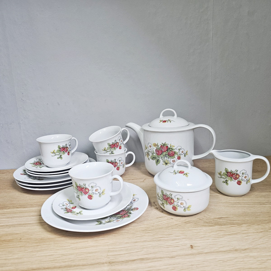 Graf von Henneberg Strawberry Coffee Set – GDR